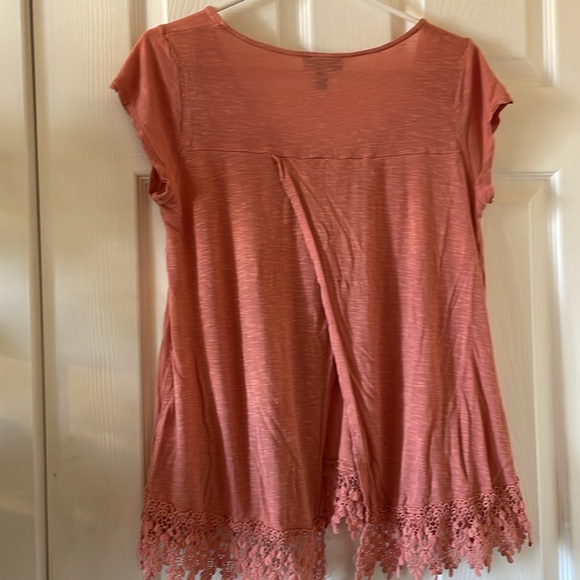 Peachy coral Jessica Simpson crochet trim tee - Picture 6 of 8